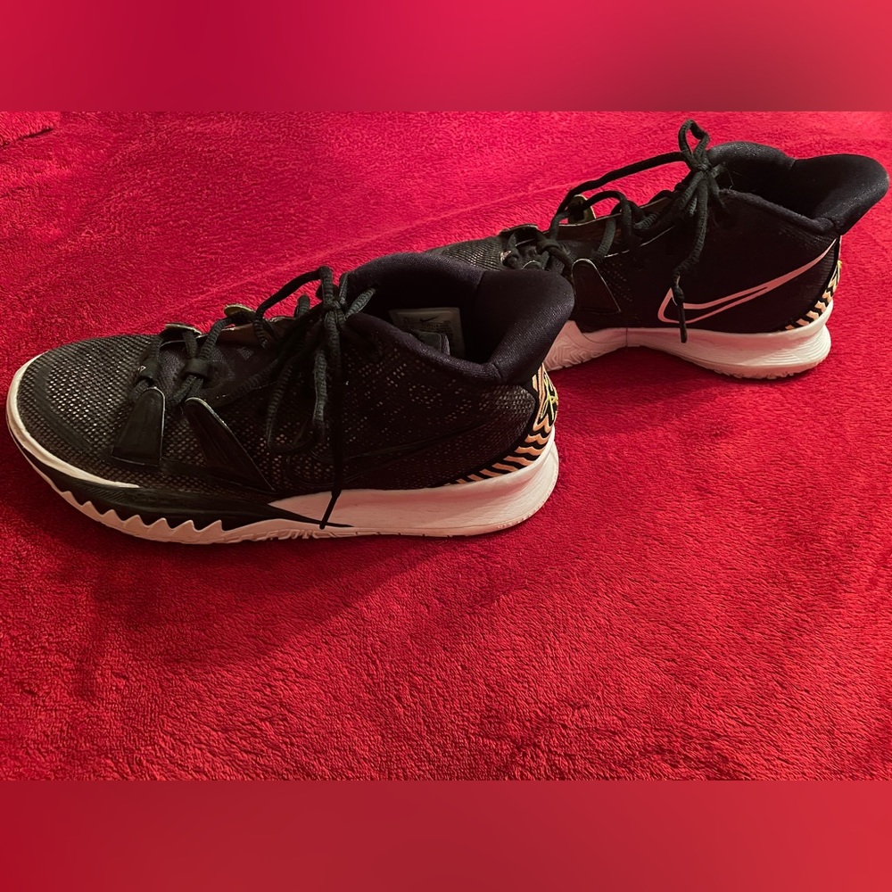 Nike Kyrie 7 “Ripple Effect” Sneakers Men’s Size 8.5 Gem